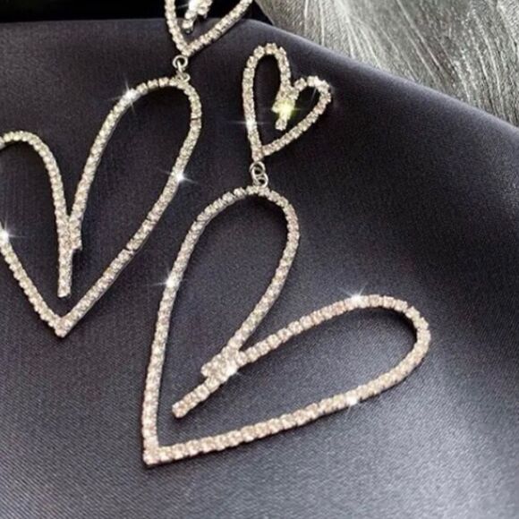 💛 Betsey Johnson double heart rhinestone dangle earrings 💛 - Picture 4 of 9